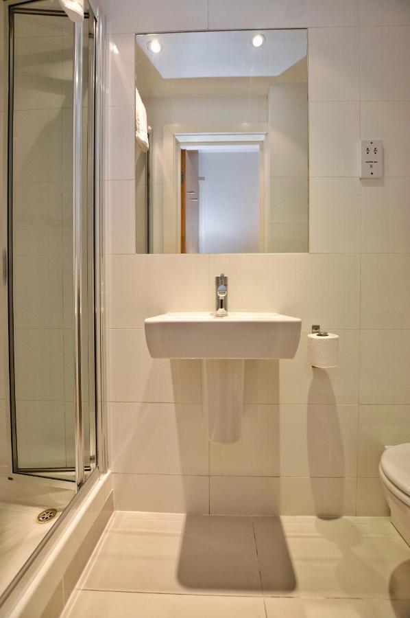 Lower Ground floor studio with Garden access